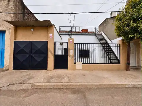 Venta | Casa de 4 Dormitorios con patio, terraza y cochera en Echesortu, Rosario
