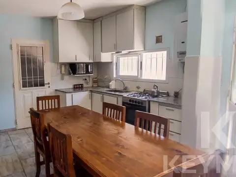 Casa en venta Los Hornos | 3 dormitorios | Garaje y patio arbolado