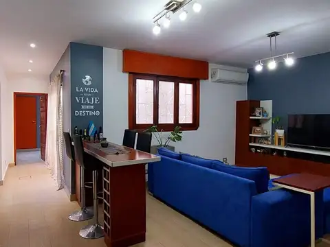 VENTA PH - LANÚS OESTE - REFACCIONADO CON PATIO