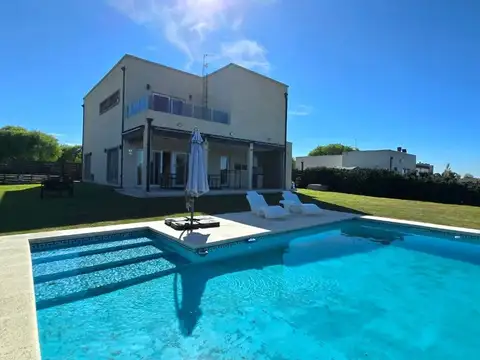 ALQUILER CASA 5AMB PISCINA SAN RAMIRO P. DEL ESTE