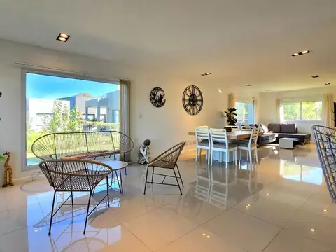 Casa en Alquiler de 4 dormitorios