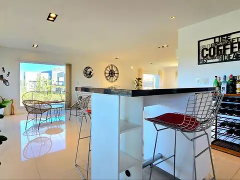 Casa en Alquiler en Pilar Del Este, USD 1.500
