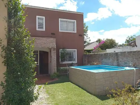 Casa 5 ambientes con 2 baños