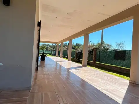 Casa 6 ambientes con 2 baños