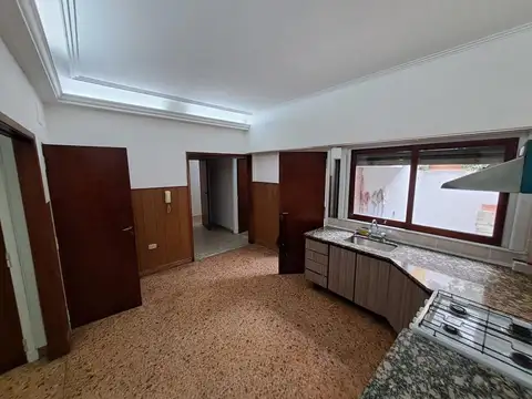 PH 4 AMBIENTES. SIN EXPENSAS. Piñeyro (Avellaneda).