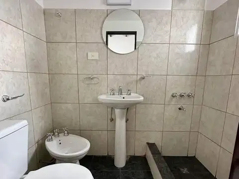 Depto Tipo Casa en Alquiler en Lanus Este, $ 370.000