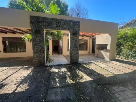Casa en Alquiler con 1 cochera