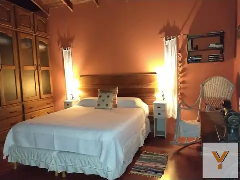 Casa en venta - 3 Dormitorios 2 Baños 2 Cocheras - 4392 mts2 - Abasto