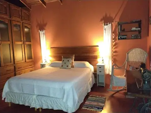 Casa en venta - 3 Dormitorios 2 Baños 2 Cocheras - 4392 mts2 - Abasto