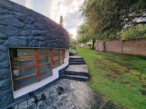 Casa 9 ambientes con 5 baños