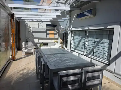 Casa 5 ambientes con 4 baños