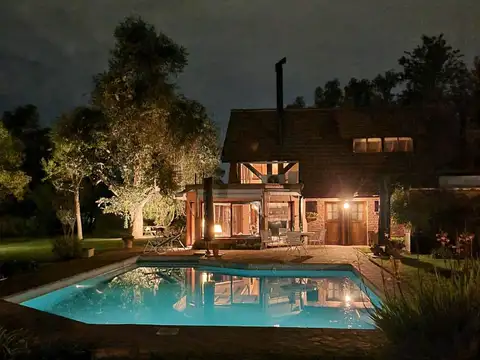 Casa en Venta con 3 cocheras