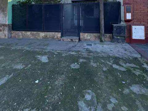 PH en venta - 4 Dormitorios 1 Baño - La Plata