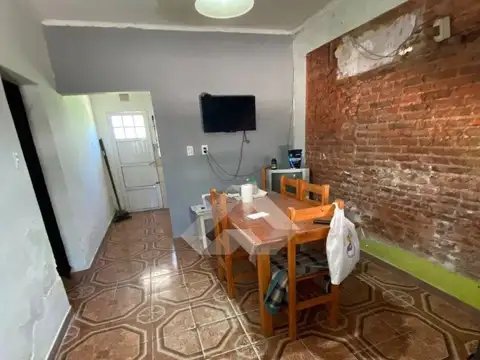 Casa 6 ambientes con 2 baños