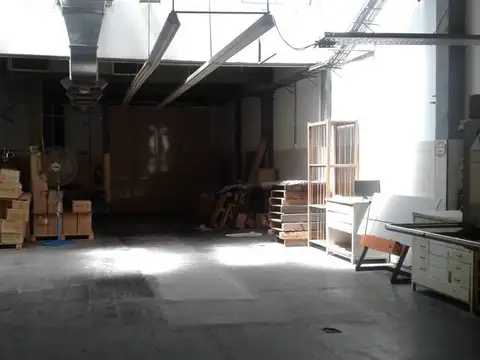 Galpon en Venta 33  mts Fondo