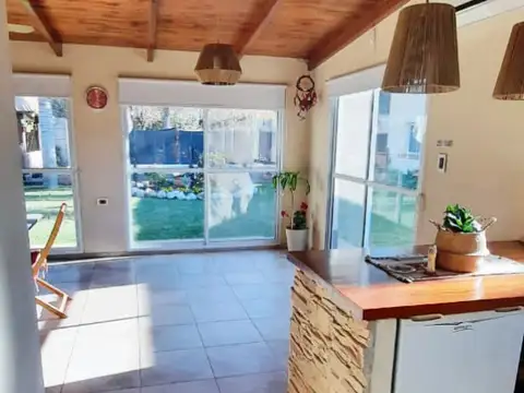 CASA A LA VENTA CASILDA. IMPECABLE. 3 DORMIT. GALERIA. QUINCHO .PILETA. GARAGE 2 AUTOS