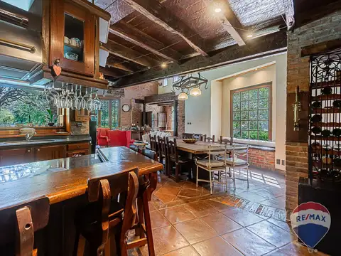 Casa en Venta con 2 cocheras