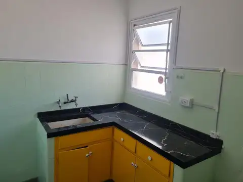 Alquiler 2 ambientes para vivienda u oficina. Lumínico.