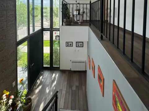 Casa en Venta con 4 cocheras