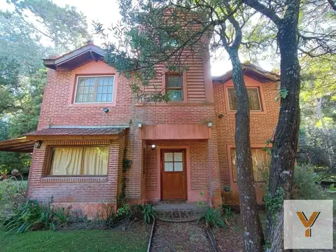 Martineta e/ Álamo y Araucaria