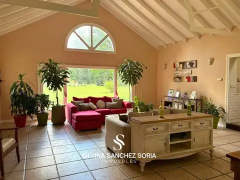 Casa en Venta con 2 cocheras