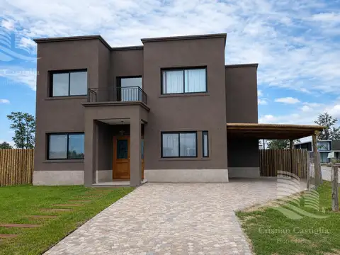 Casa en  Venta de 4 ambientes en Laguna Grande, Villanueva