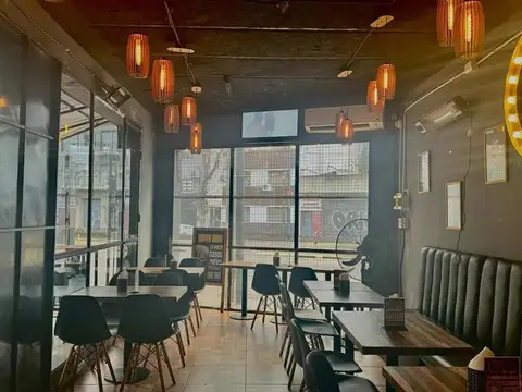 Venta local esquina c/ depto, cochera y terraza en Floresta