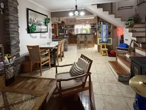 Casa 6 ambientes con 3 baños