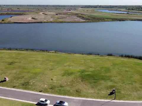 Lote en Orillas. Puertos Escobar al Agua y financiado