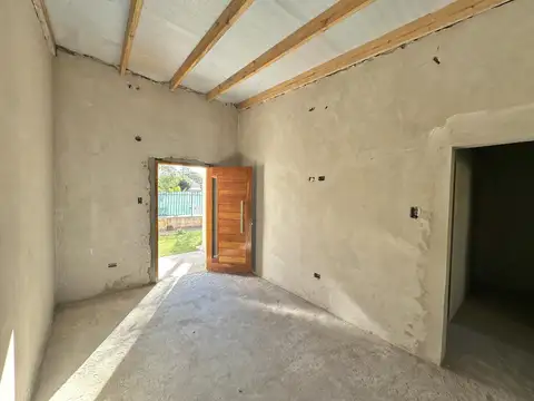 Casa en Venta hecha a nueva, de 3 dormitorios, superficie total de 325 m2, centro de Campana