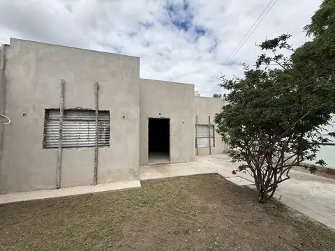 Casa en Venta hecha a nueva, de 3 dormitorios, superficie total de 325 m2, centro de Campana