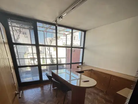 Amplia Oficina en Alquiler - Zona Tribunales muy Luminosa