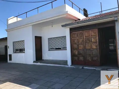 Casa en venta - 3 Dormitorios 2 Baños - Cochera - 223Mts2 - Quilmes