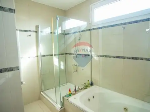 VENTA CASA 4 AMB EN OLIVOS CON PILETA Y QUINCHO