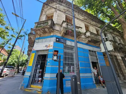 VENTA - Block de dos locales comerciales en PB y dos departamentos en primer piso -  San Cristobal