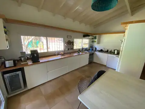 Linda casa, totalmente modernizada, en venta. Parque Leloir