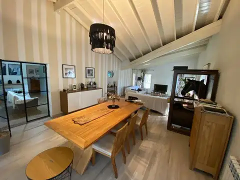 Linda casa, totalmente modernizada, en venta. Parque Leloir