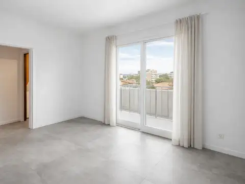 EN VENTA PH 3 AMBIENTES A REFACCIONAR CON BALCON AL FRENTE