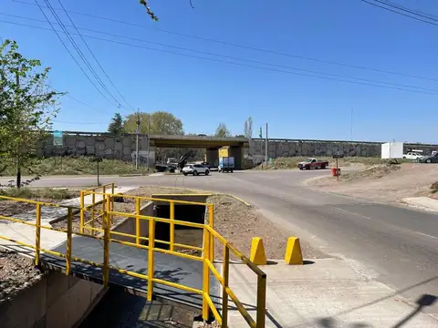 REMAX VENDE LOTE DE 4200 m2 SOBRE ACCESO SUR 