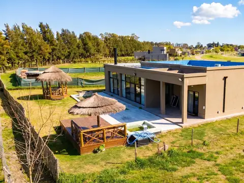 Casa en Venta con 2 cocheras