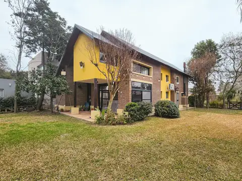 Casa en Venta con 2 cocheras