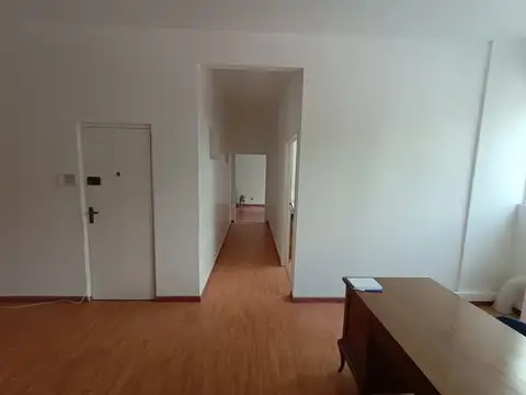 LOCAL COMERCIAL OFICINAS EN 3 PISOS MONSERRAT 