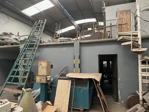 Galpon en Venta 40  mts Fondo