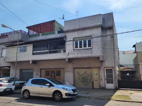 OPORTUNIDAD 3 AMBIENTES EN 1º PISO POR ESCALERA - CON BALCON PATIO Y TERRAZA -