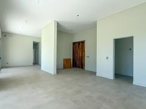 Casa 5 ambientes con 2 baños