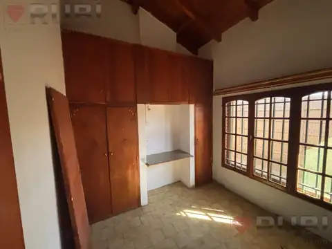 Casa en Alquiler con 1 cochera