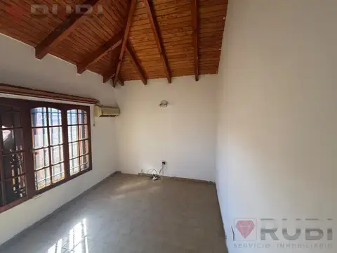Casa 5 ambientes con 2 baños