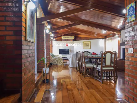 Casa 6 ambientes con 3 baños