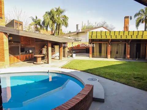 Casa en Venta con 4 cocheras