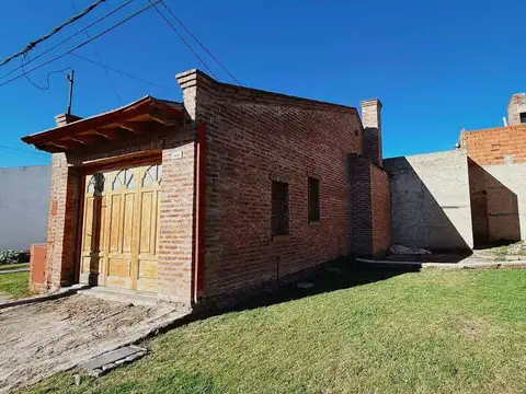 Casa en venta c/ cochera en Villa Mitre